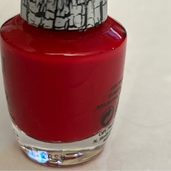 OPI Nail Lacquer Red Shatter Full Size .5 Fl. Oz. Full size - Picture 4 of 8